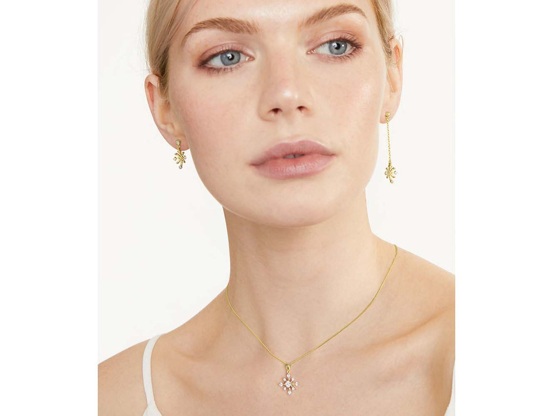 Gold snowflake-shaped pendant with 7 Cubci Zirconias and a Single Cubic Zirconia Centre