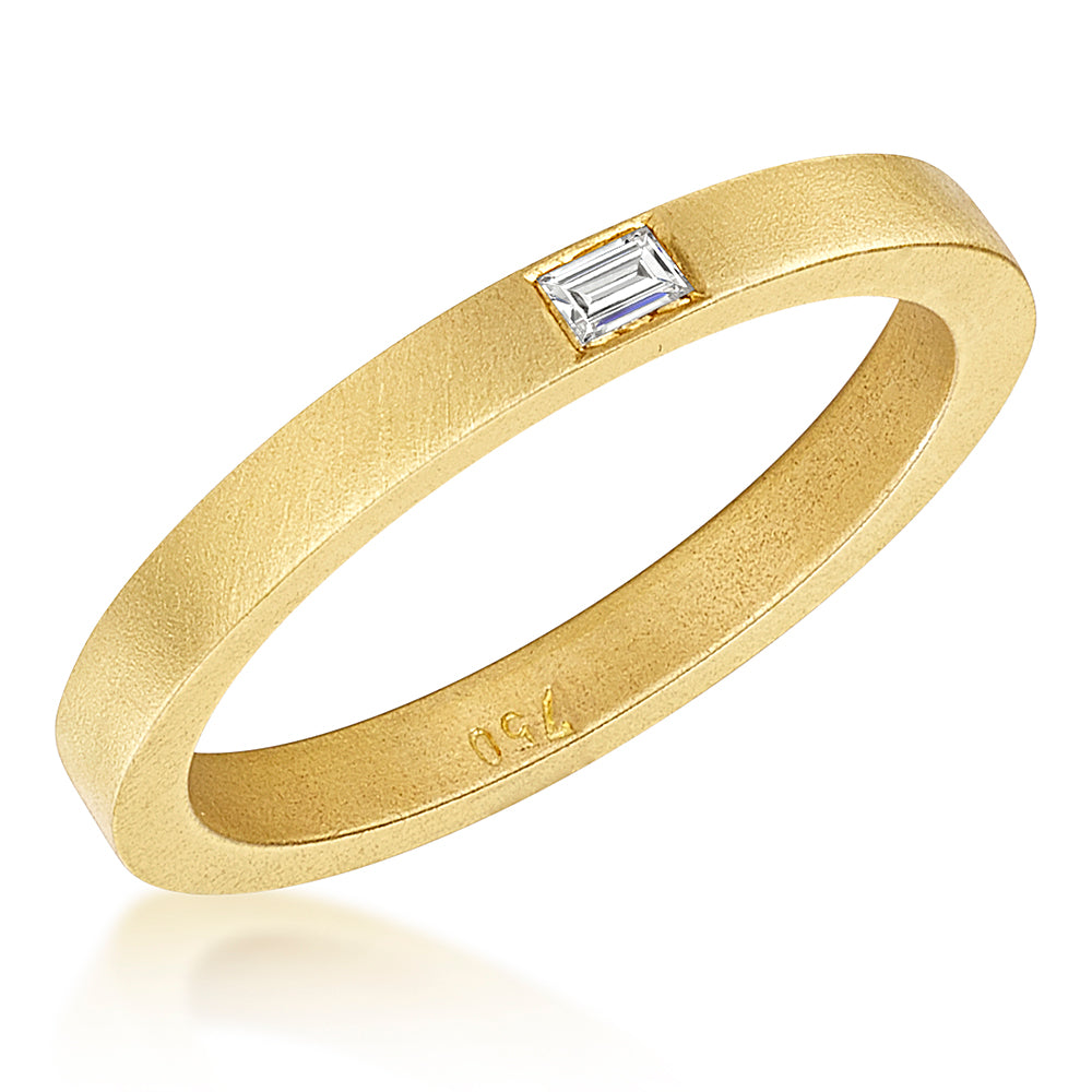 Yellow Gold Ring Set With Flush Diamond