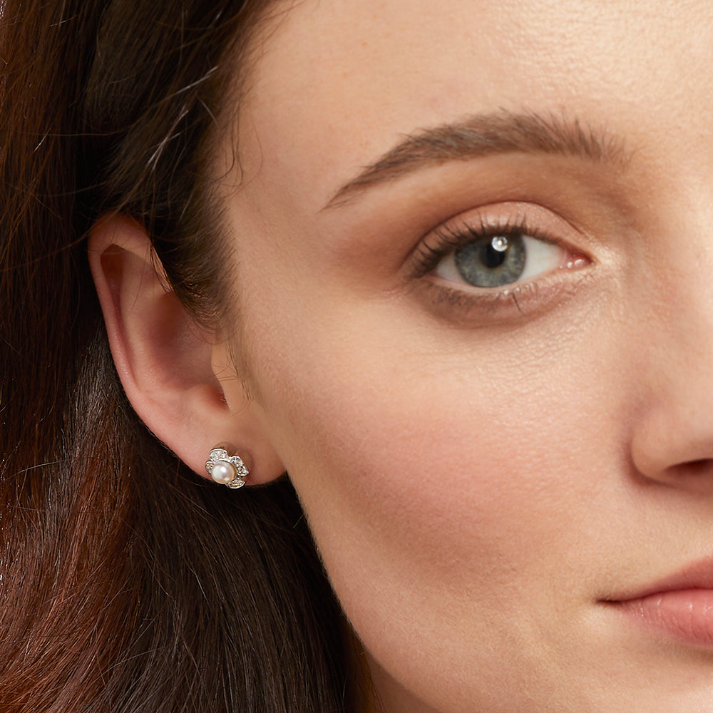 Sterling Silver Pearl Flower Pendant